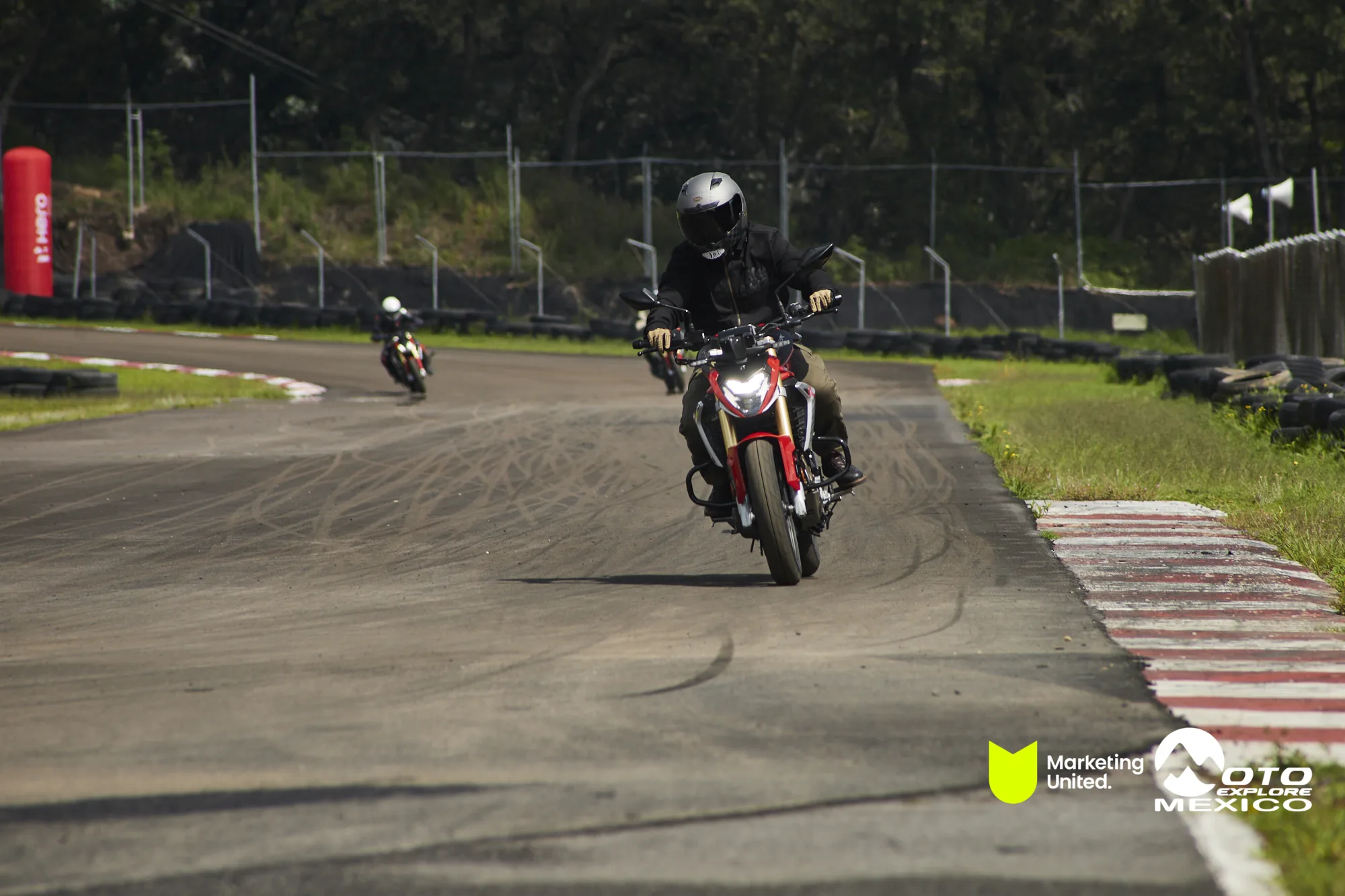 HUNK TRACKDAY 233